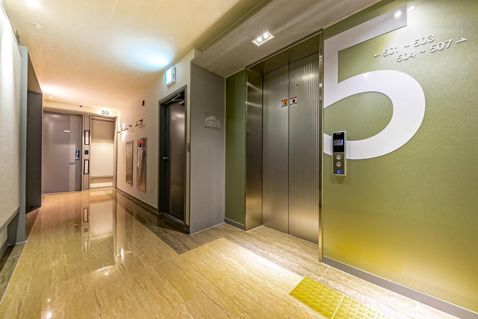 Yeosu Stay Hotel Екстериор снимка